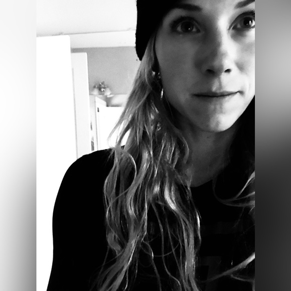 Meet your Posher, Lauren - Picture 1 of 3